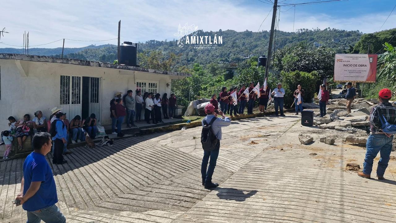 Inicio de la construccion de pavimento hidraulico y muro de contencion